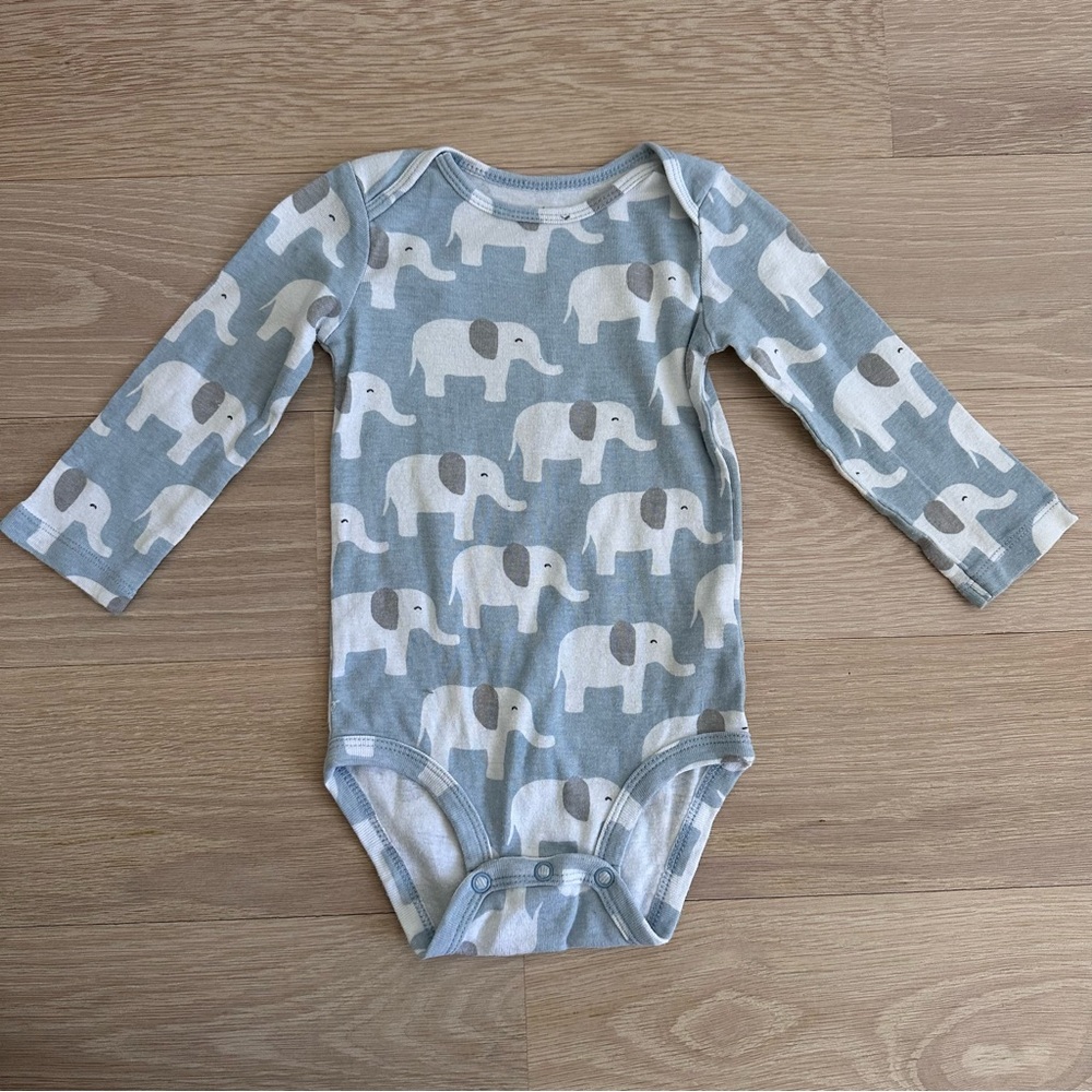 BUNDLE OF 4 GAP AND CARTER’S BODYSUITS